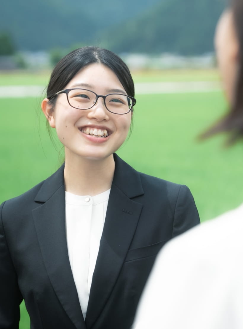 笑顔の若手社員